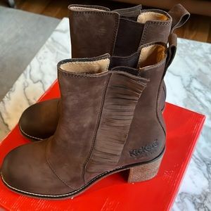 Stunning fringe booties size 9